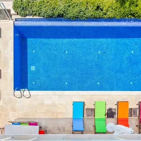 4 Bedroom Within Walking Distance To Shops And Restaurants فيلة كالكان