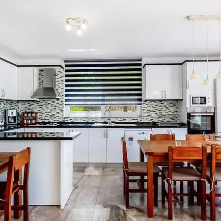 Villa 4 Bedroom 1106 *