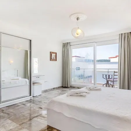 4 Bedroom 1106 *