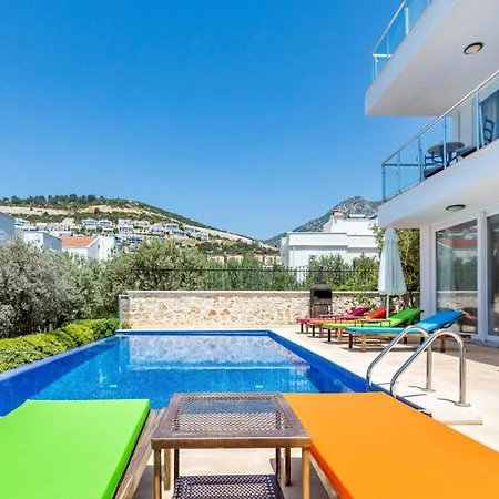 4 Bedroom Within Walking Distance To Shops And Restaurants Kalkan
