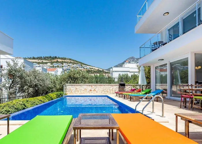 4 Bedroom Within Walking Distance To Shops And Restaurants Kalkan