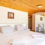 4 Bedroom Within Walking Distance To Shops And Restaurants Villa