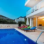 4 Bedroom Within Walking Distance To Shops And Restaurants Villa Kalkan